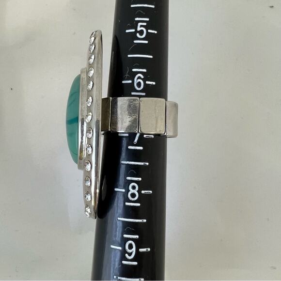 Ladies Cocktail Costume Jewelry Ring Silver Tone Band Faux Turquoise Adustable - Picture 5 of 11